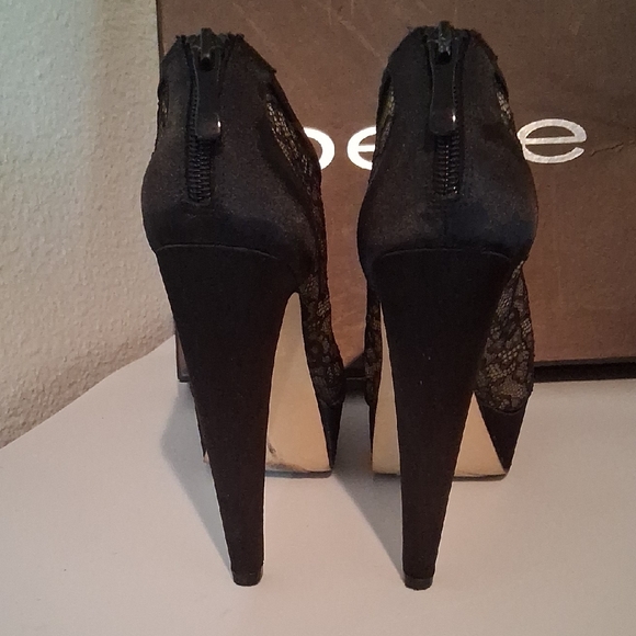 Bebe Lacey Black & Cream Lace Peep-Toe Platform Heels - Picture 5 of 9